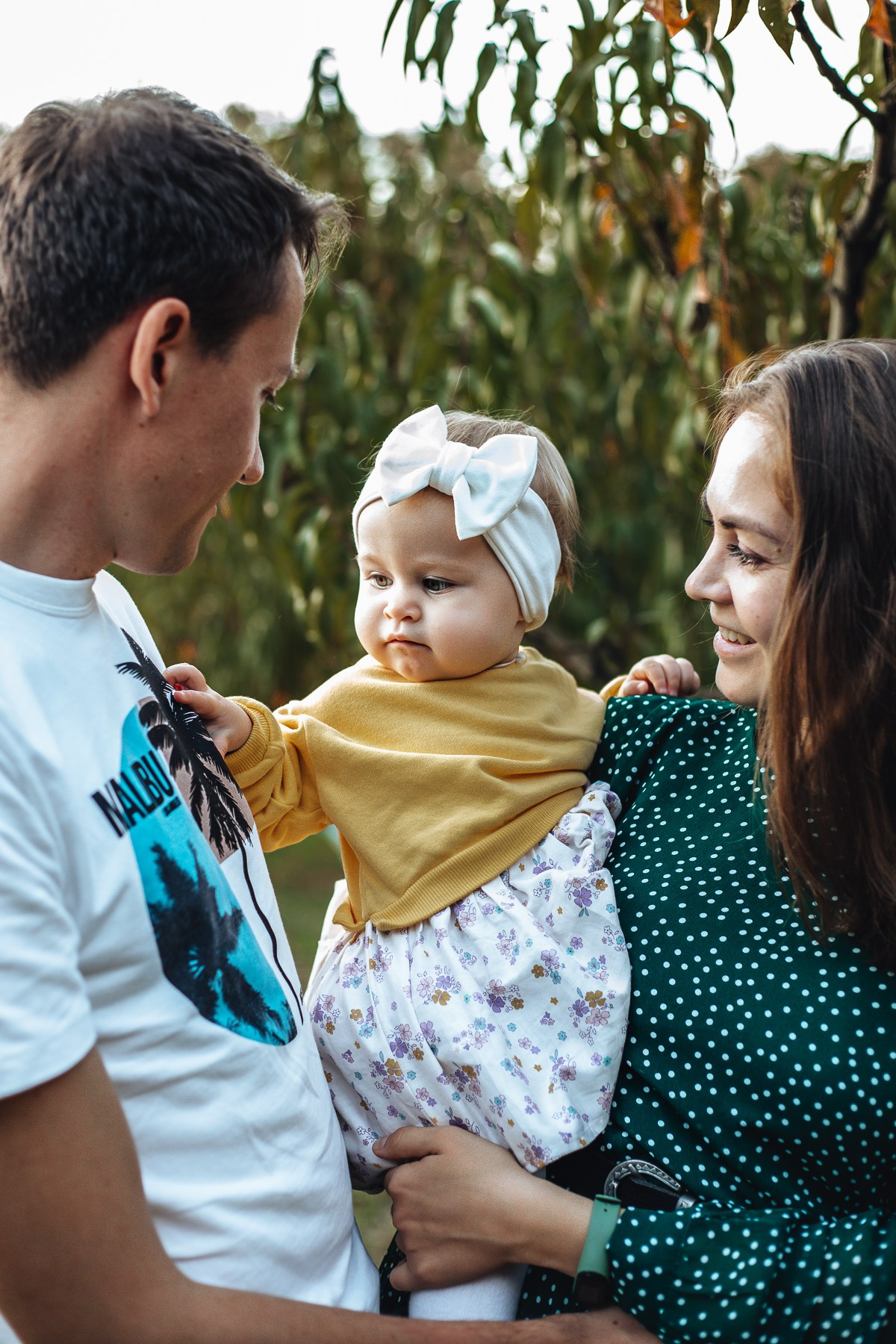Иван, Ольга и Мира — в персиковом саду. Семейный фотограф Новороссийск, Анапа, Геленджик — Юлия Давыдова