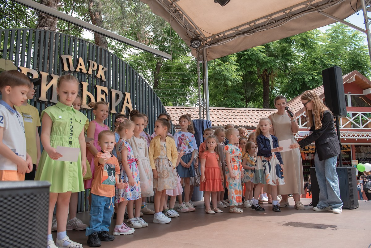 Парк Ривьера дефиле HAPPYkids. Семейный и коммерческий фотограф в Сочи Александр Бодунов