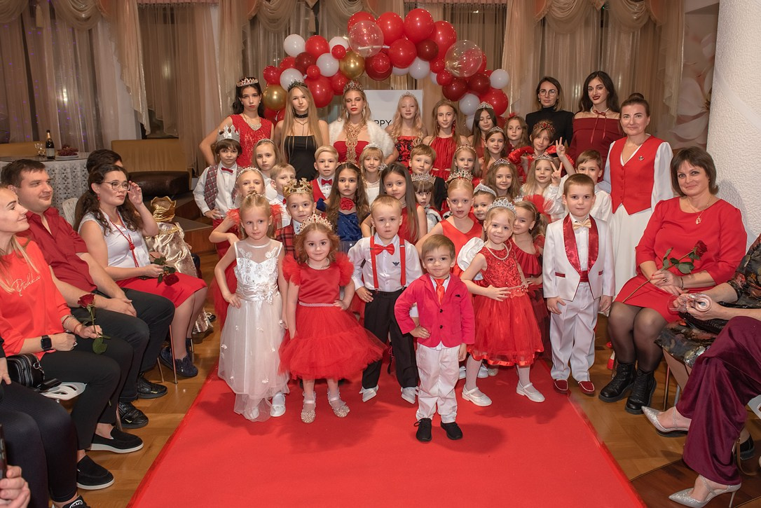Выпускной в детской школе моделей HAPPYkids 2024. Семейный и коммерческий фотограф в Сочи Александр Бодунов