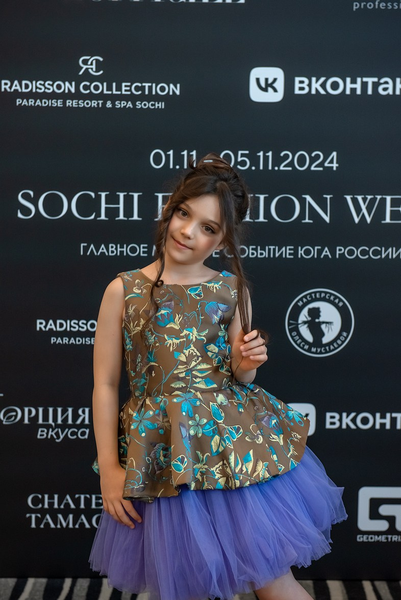 SochiFashionWeek2024 дизайнер Юлия Крылова. Семейный и коммерческий фотограф в Сочи Александр Бодунов