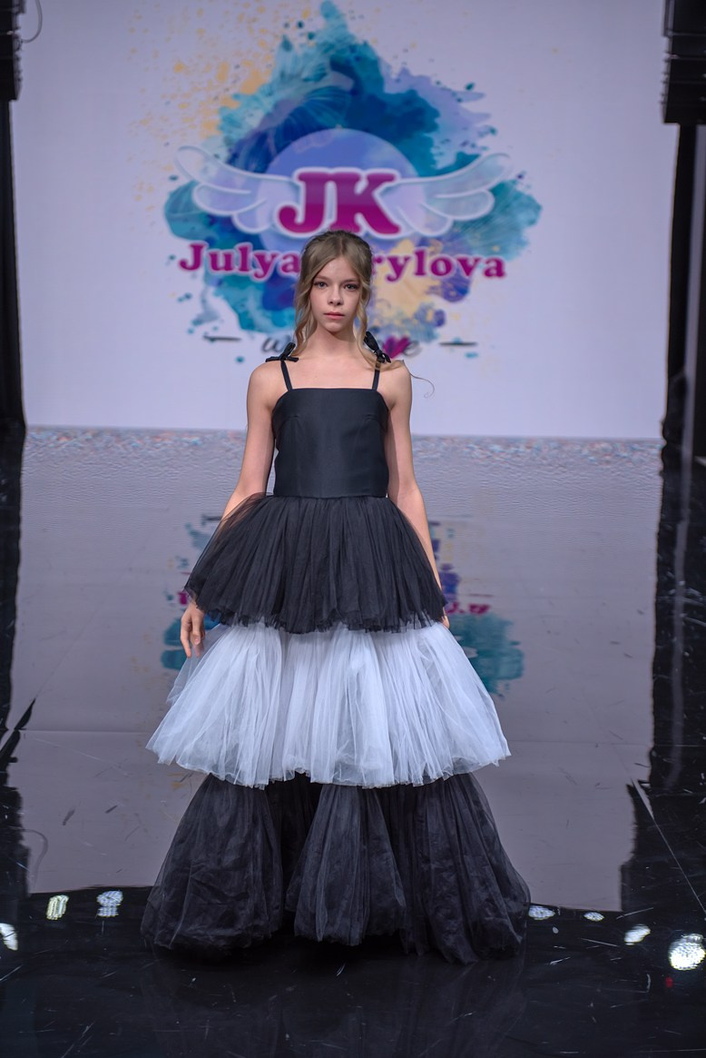 SochiFashionWeek2024 дизайнер Юлия Крылова. Семейный и коммерческий фотограф в Сочи Александр Бодунов