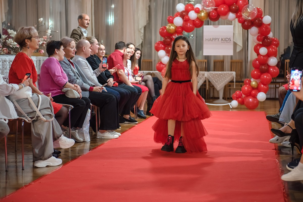 Выпускной в детской школе моделей HAPPYkids 2024. Семейный и коммерческий фотограф в Сочи Александр Бодунов