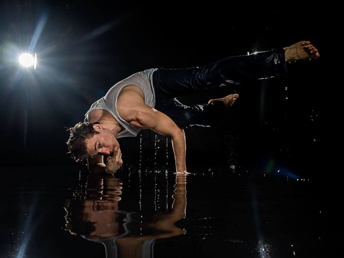 креативная мужская фотосессия в студии