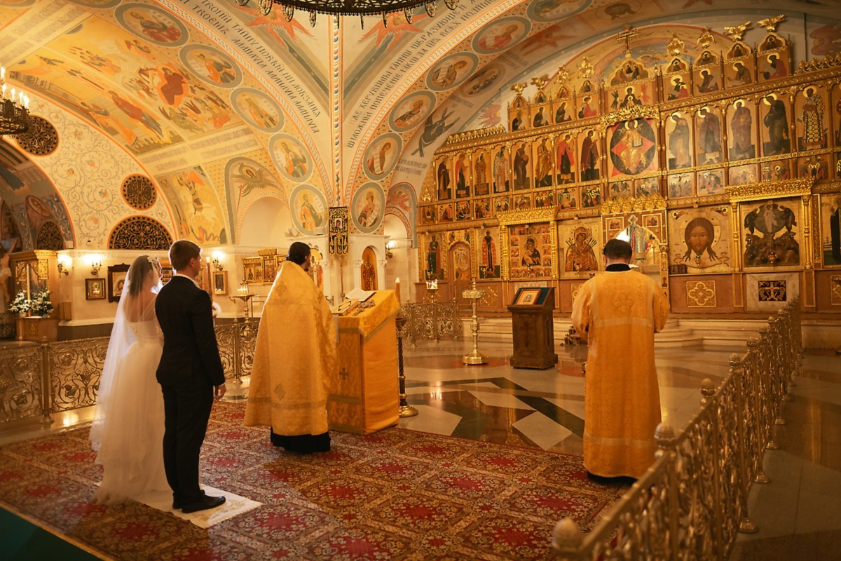 Венчание в главном Храме. Свадебный и репортажный фотограф в Москве и Московской области