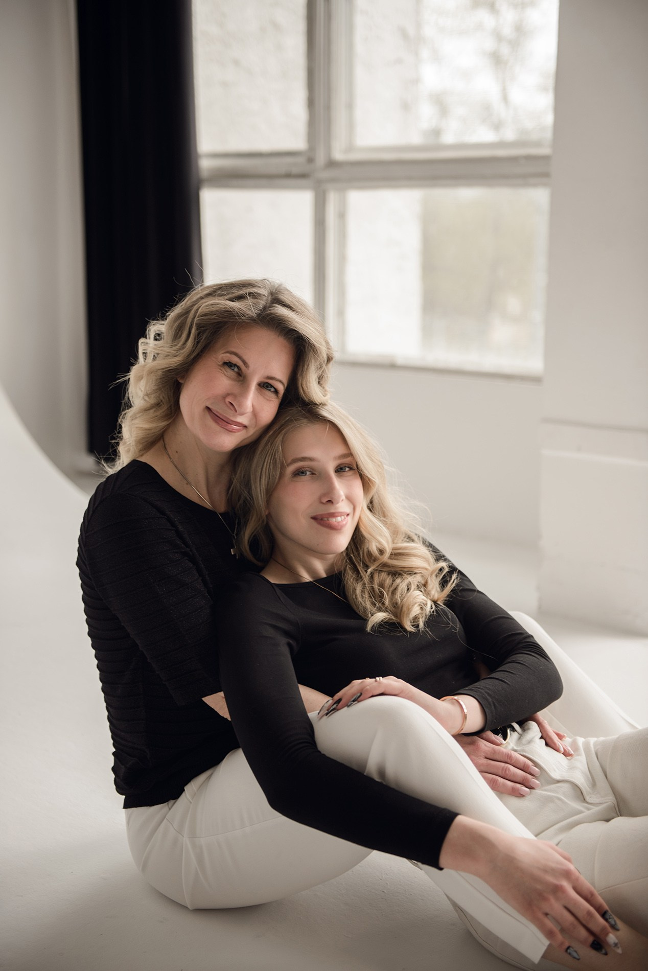 photo shoot for mom and daughter in the studio