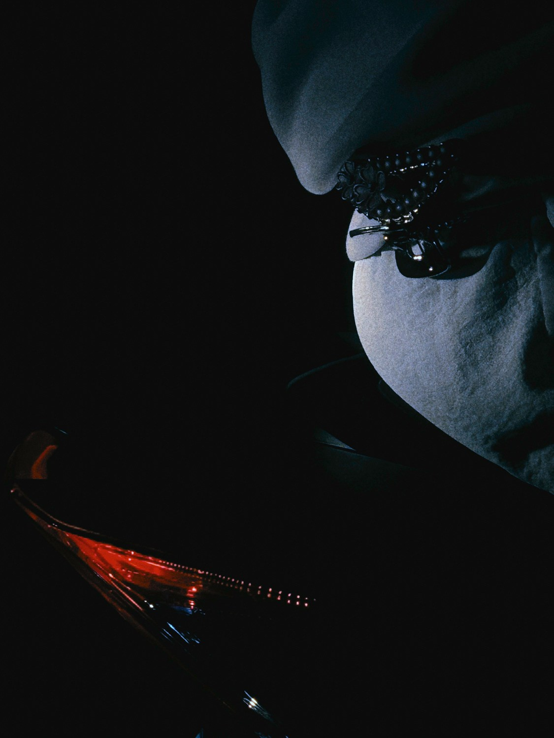 Современная концептуальная фотография о теле, уязвимости и идентичности. Визуальная практика на стиле честности, пост-иронии и искусства.Рекламная фотография, Концептуальная фотография, Современный художник, Психология, Коммерческий фотограф, Репортажный фотограф, Стрит фотография, Арт, Сюрреализм, Мобильная фотография, Снято на айфон, Дима Бурза