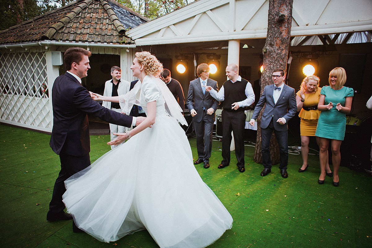 Свадебная прогулка Алекса и Даши. Фотограф крещение венчание в Петербурге! Помогает подобрать храм и посоветовал душевного батюшку в СПб