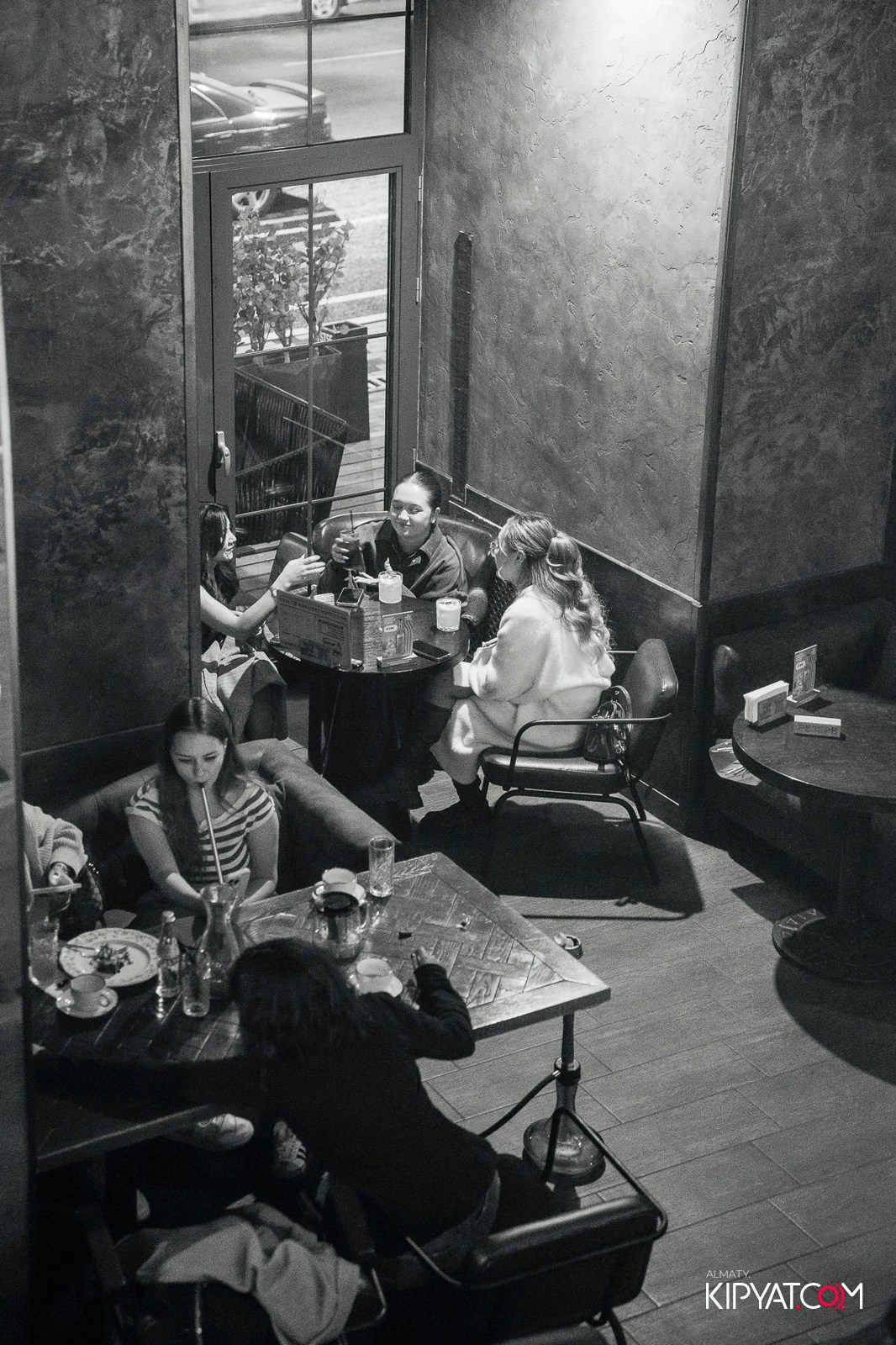 РЕСТО-БАР СКАНДАЛИСТЪ. КИПЯТКОМ АЛМАТЫ!