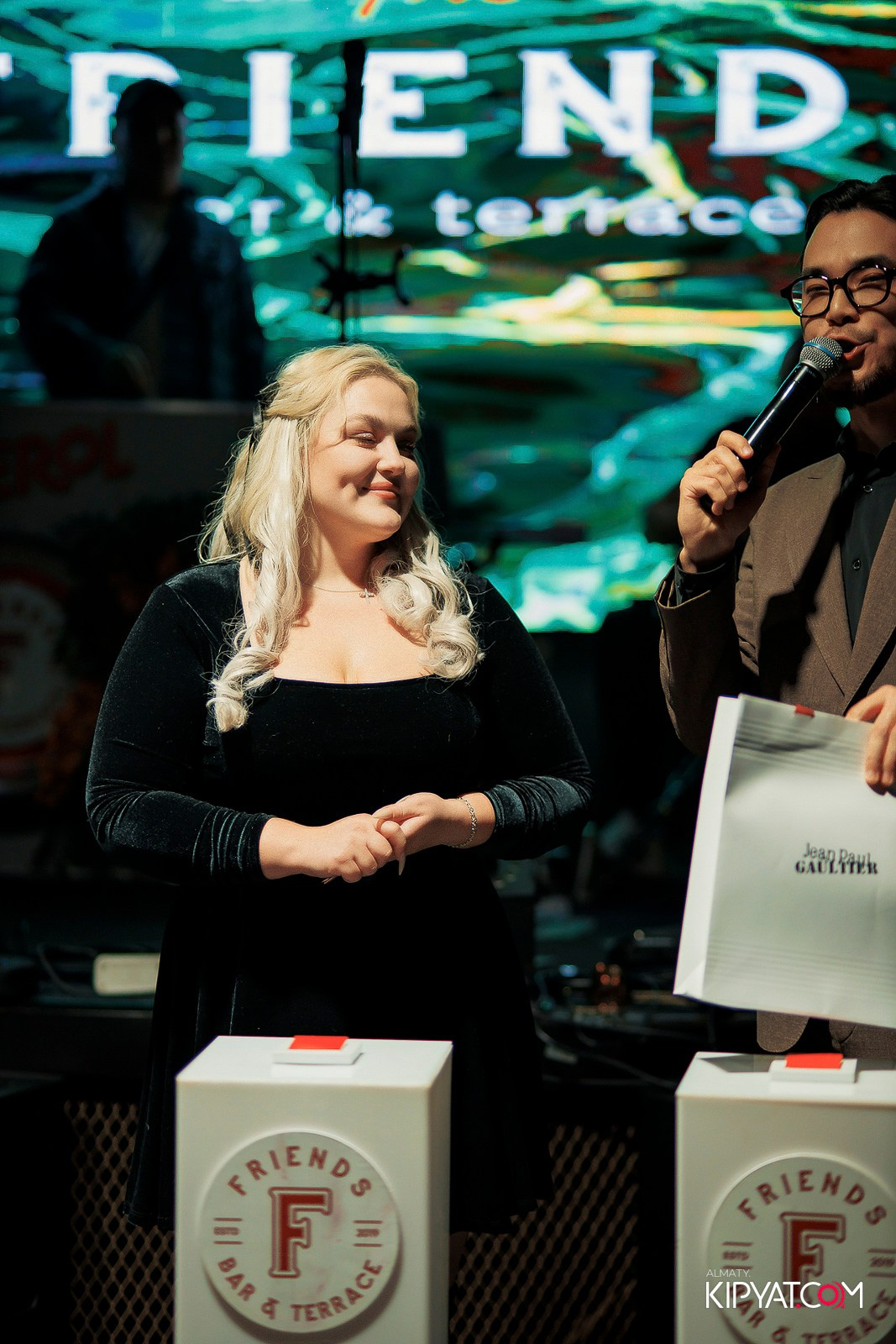 FRIENDS BAR & TERRACE. КИПЯТКОМ АЛМАТЫ!