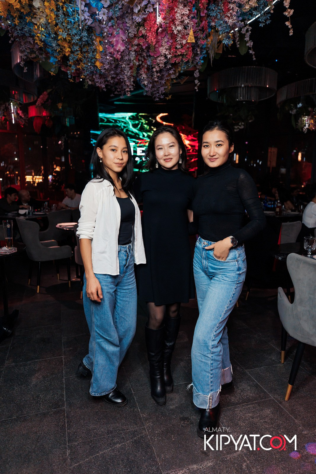 FRIENDS BAR & TERRACE. КИПЯТКОМ АЛМАТЫ!