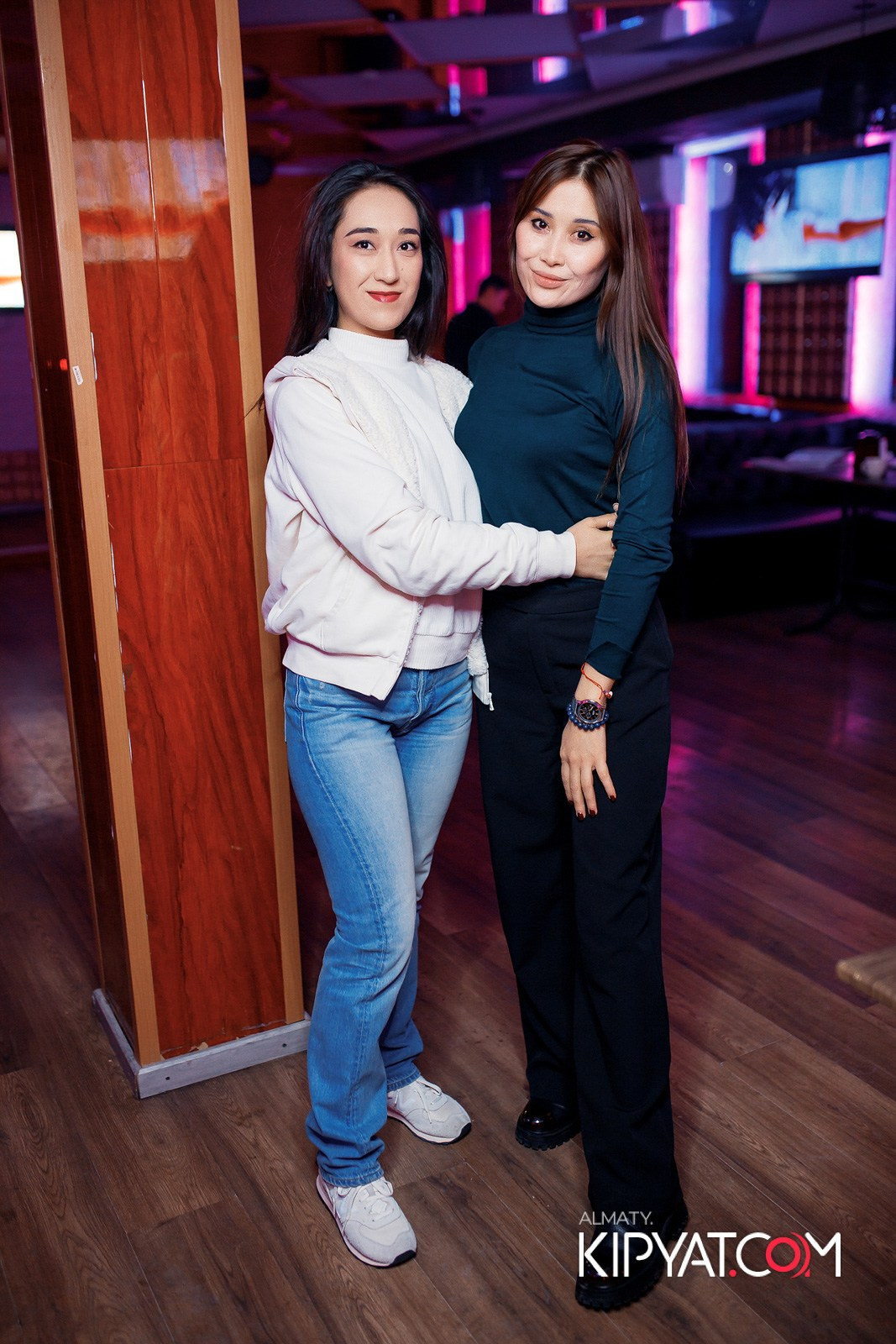 КАРАОКЕ-БАР РОЯЛЬ НА НУРМАКОВА. КИПЯТКОМ АЛМАТЫ!