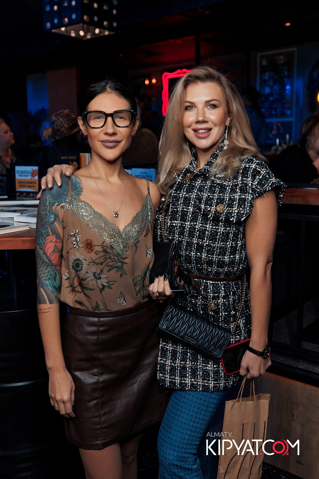 ПРЕЗЕНТАЦИЯ КНИГИ ВИКТОРА ЕЛИСЕЕВА. КИПЯТКОМ АЛМАТЫ!