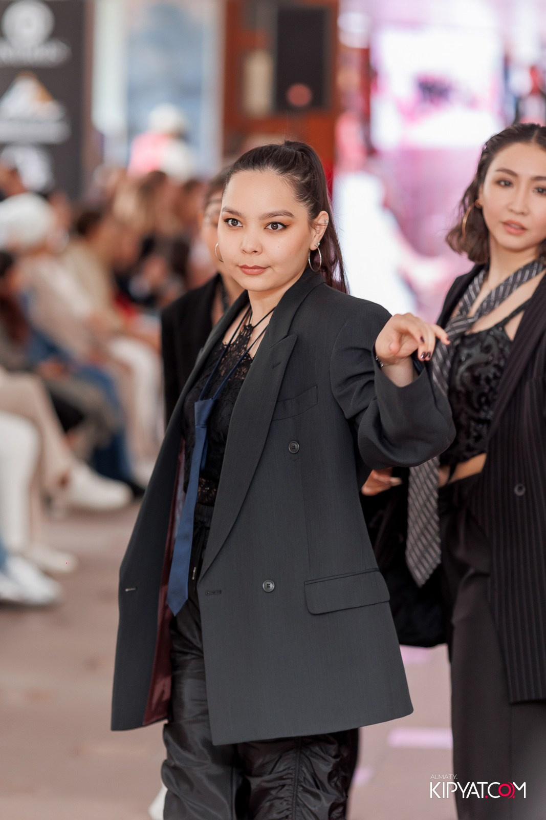 JUNIOR FASHION SHOW. КИПЯТКОМ АЛМАТЫ!