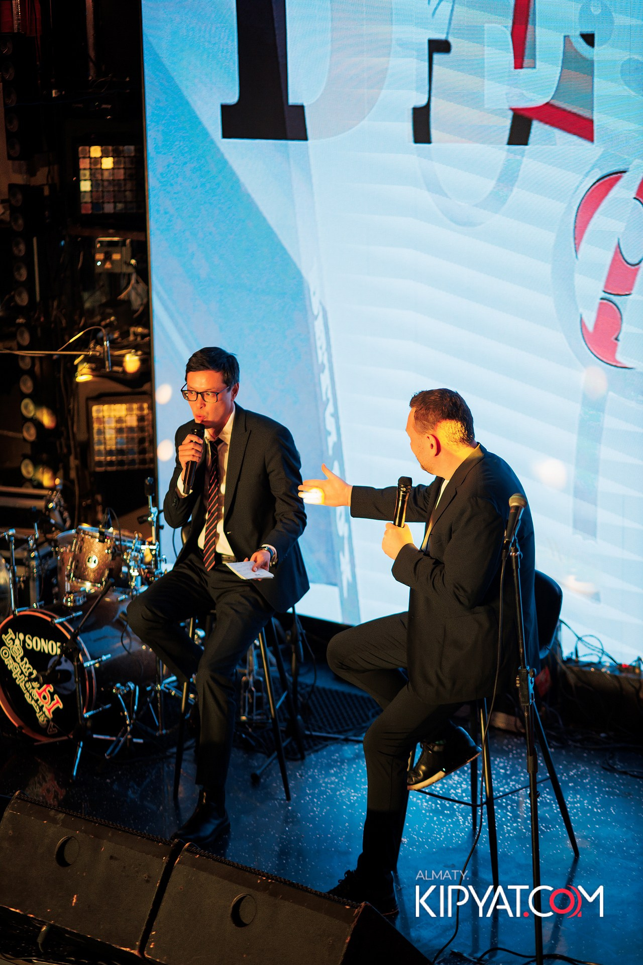 ПРЕЗЕНТАЦИЯ КНИГИ ВИКТОРА ЕЛИСЕЕВА. КИПЯТКОМ АЛМАТЫ!