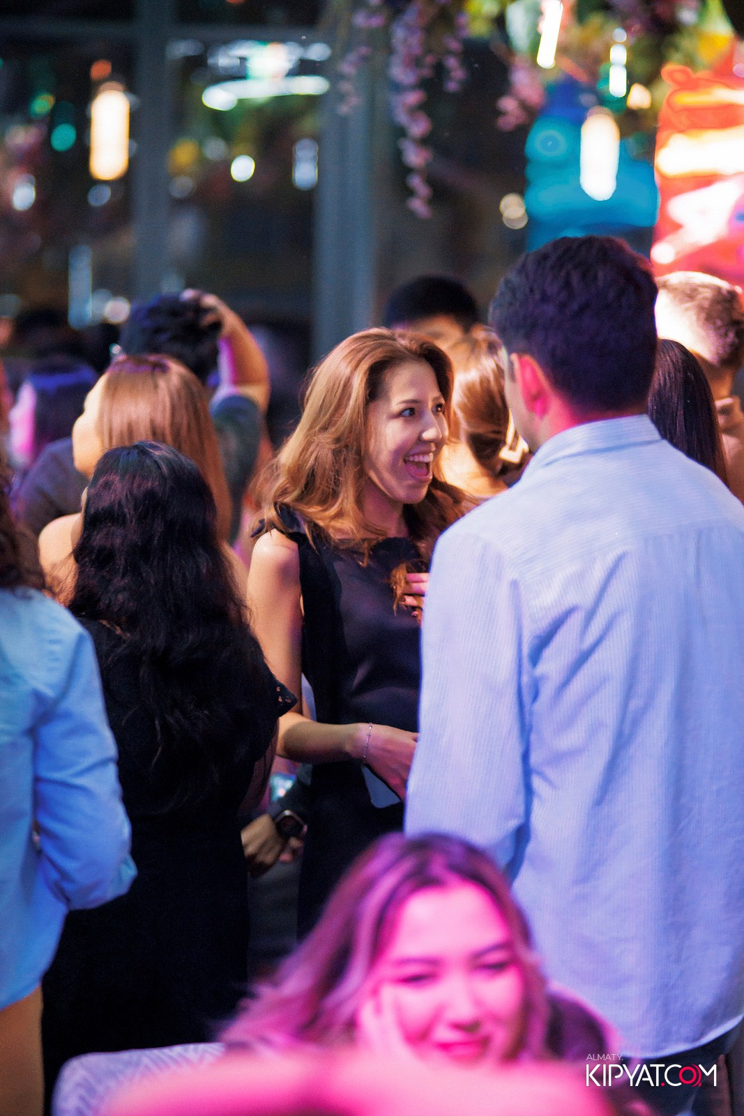 FRIENDS BAR & TERRACE. КИПЯТКОМ АЛМАТЫ!