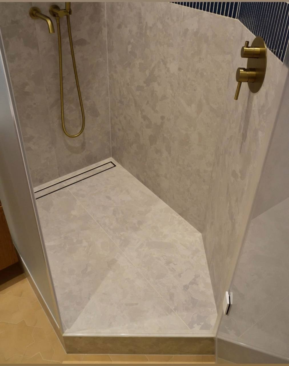 Ванная комната с цветными акцентами. Дизайнер интерьера в Москве Ирина Собыленская