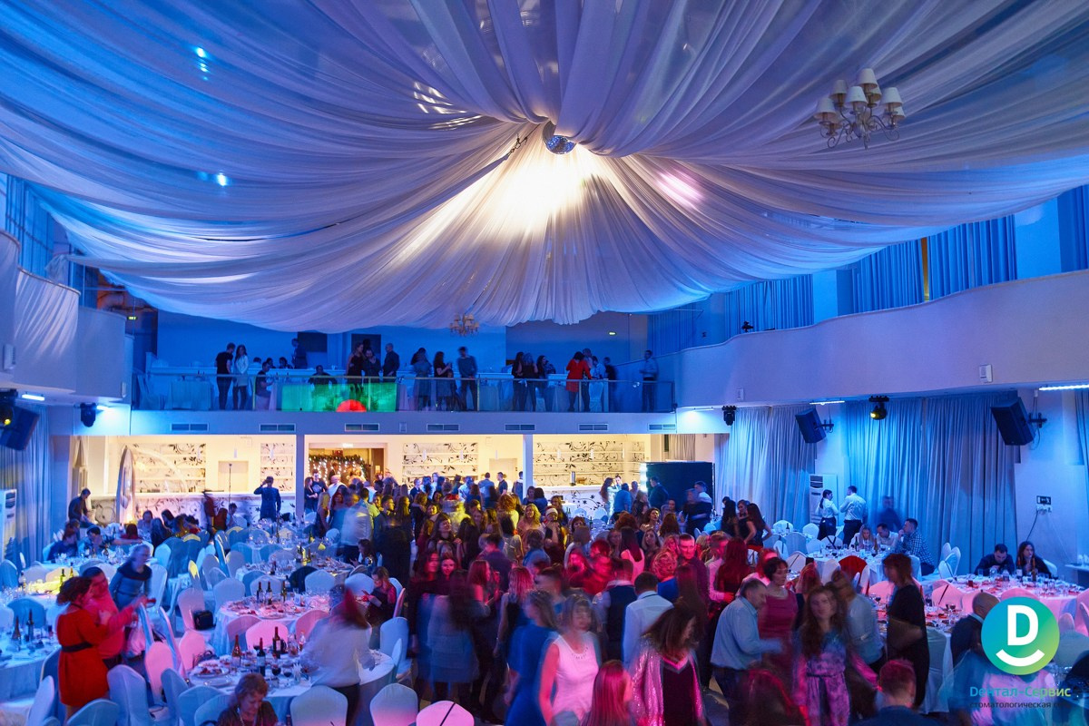 Новогодний корпоративный репортаж Дентал Сервис. Репортажный и женский фотограф в Новосибирске