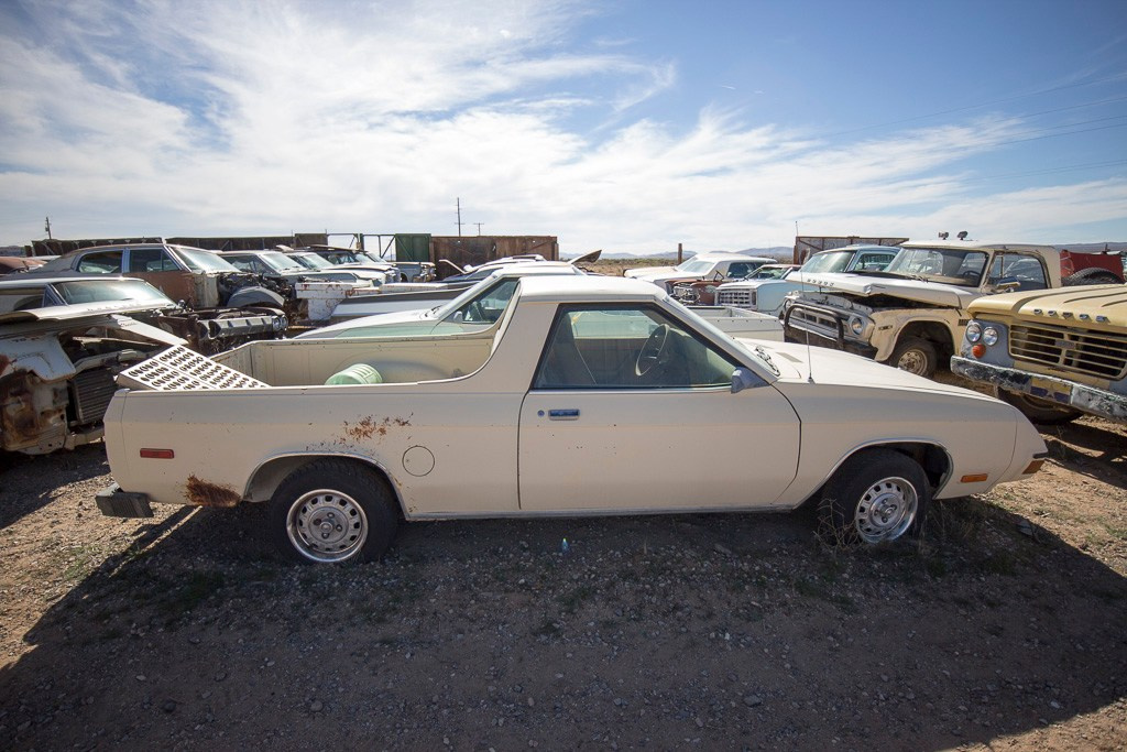 Ретро- авторазборка, США, 2013. Фотограф Василий Буланов