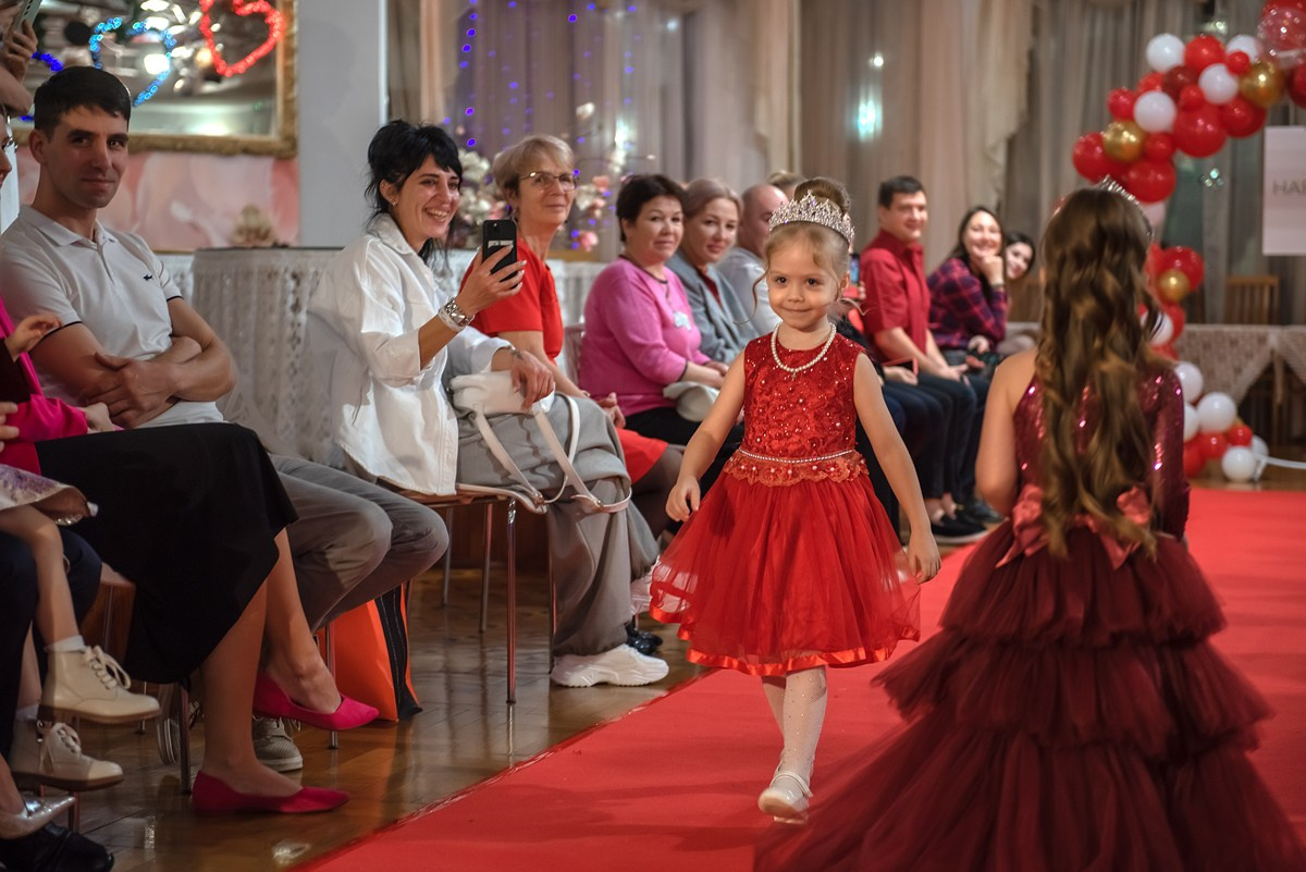 Выпускной в детской школе моделей HAPPYkids 2024. Семейный и коммерческий фотограф в Сочи Александр Бодунов