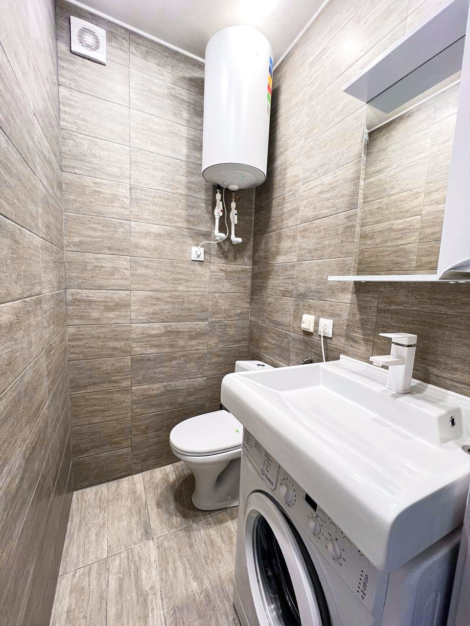 Классная двухуровневая квартира с потрясающим видом на город, со своей парковкой. Квартиры посуточно, длительно в Сочи, LARA APART GROUP