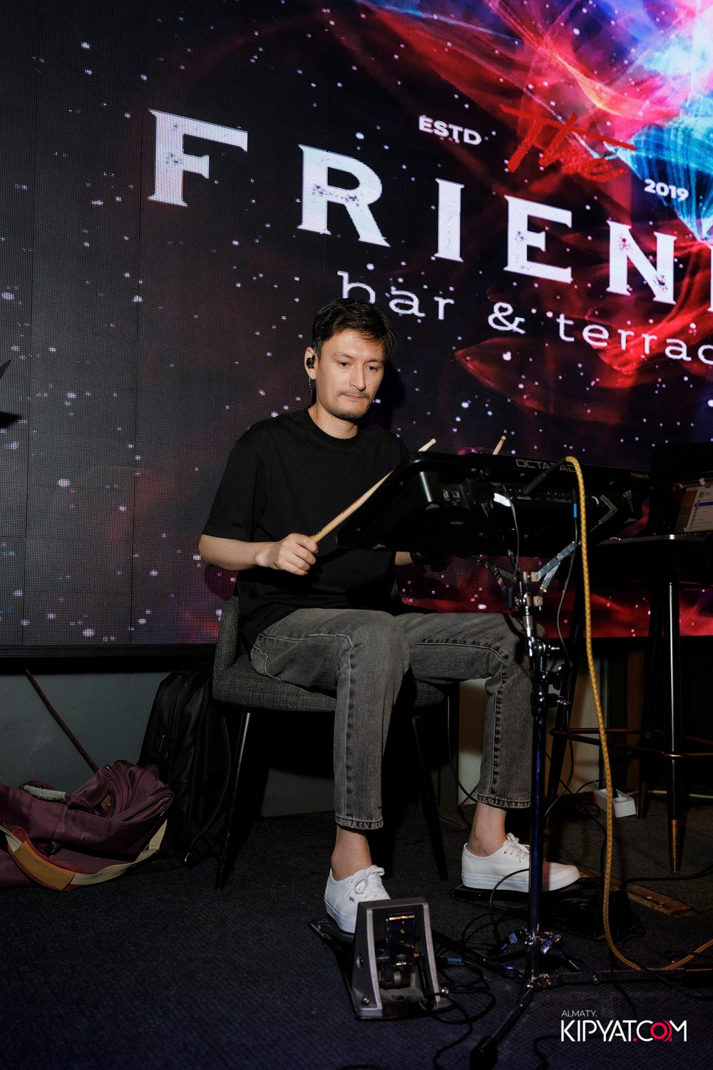 FRIENDS BAR & TERRACE. КИПЯТКОМ АЛМАТЫ! Фотосъемка мероприятий в Алматы