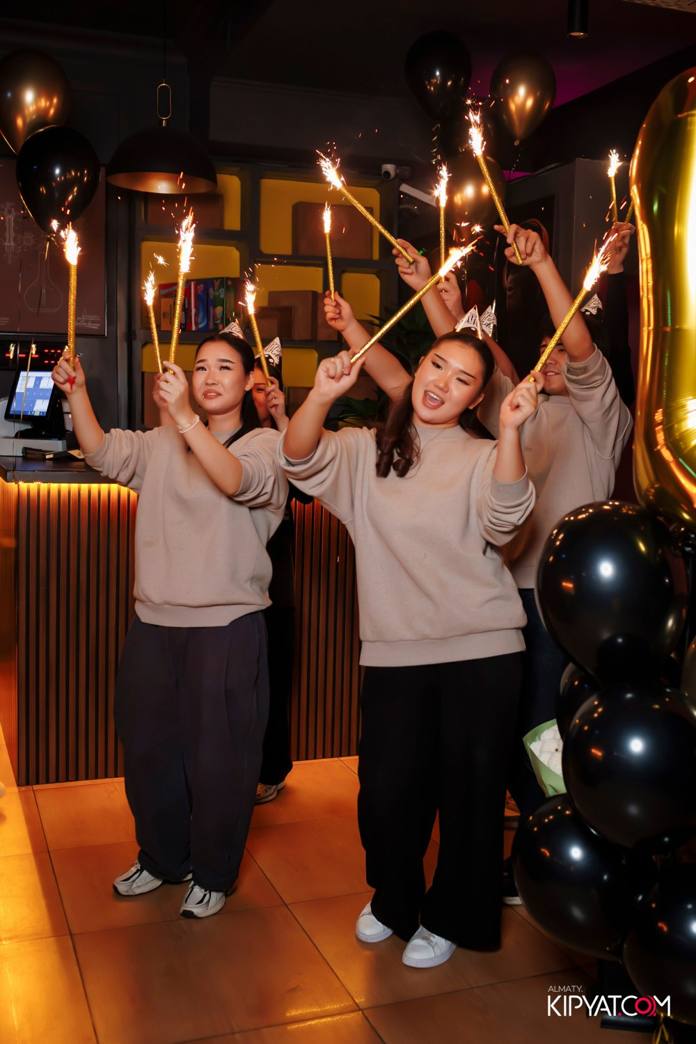 ДЕНЬ РОЖДЕНИЯ — 11 ЛЕТ ШИШКА LOUNGE НА ЖИБЕК ЖОЛЫ. КИПЯТКОМ АЛМАТЫ! Фотосъемка мероприятий в Алматы