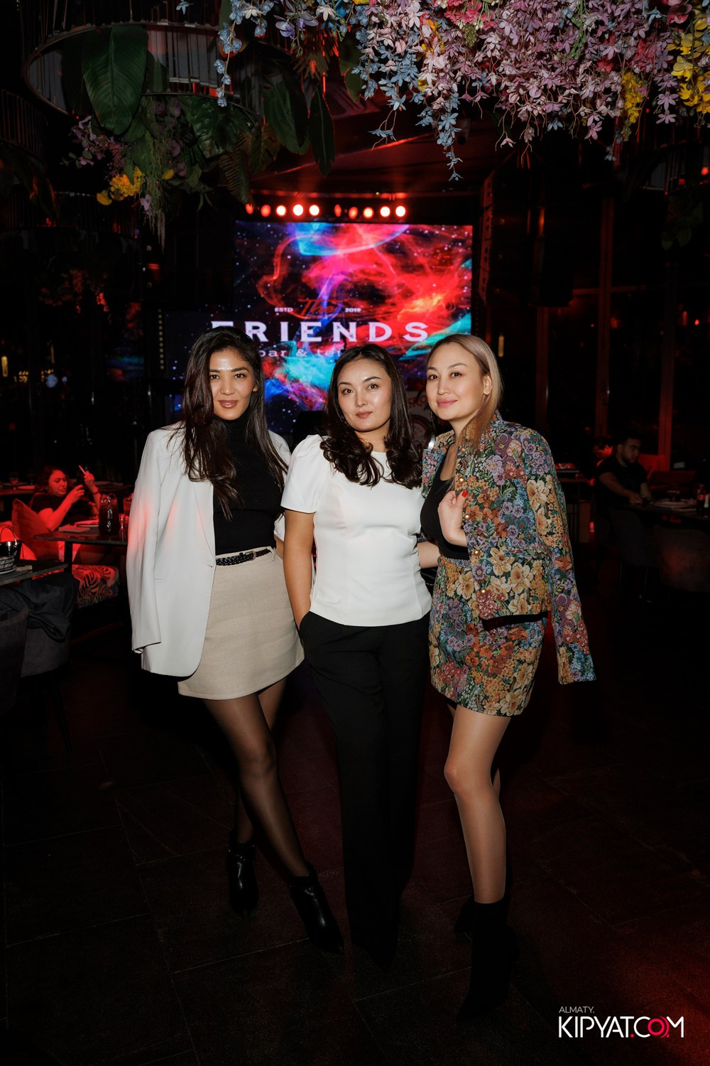 FRIENDS BAR & TERRACE. КИПЯТКОМ АЛМАТЫ! Фотосъемка мероприятий в Алматы