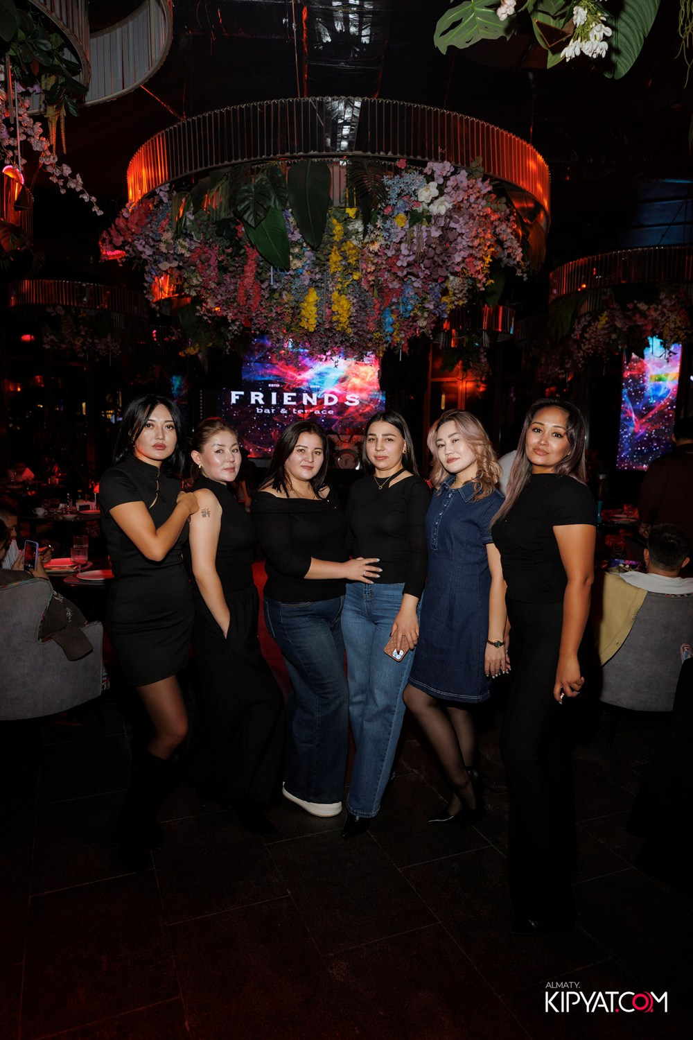 FRIENDS BAR & TERRACE. КИПЯТКОМ АЛМАТЫ! Фотосъемка мероприятий в Алматы