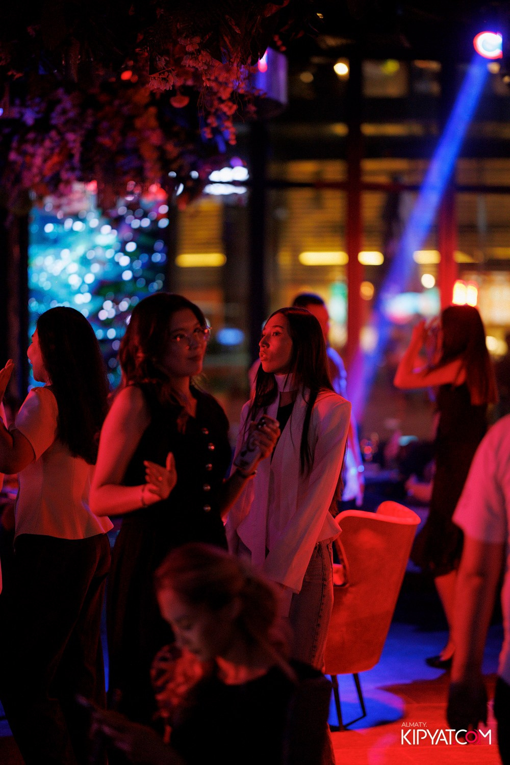FRIENDS BAR & TERRACE. КИПЯТКОМ АЛМАТЫ! Фотосъемка мероприятий в Алматы