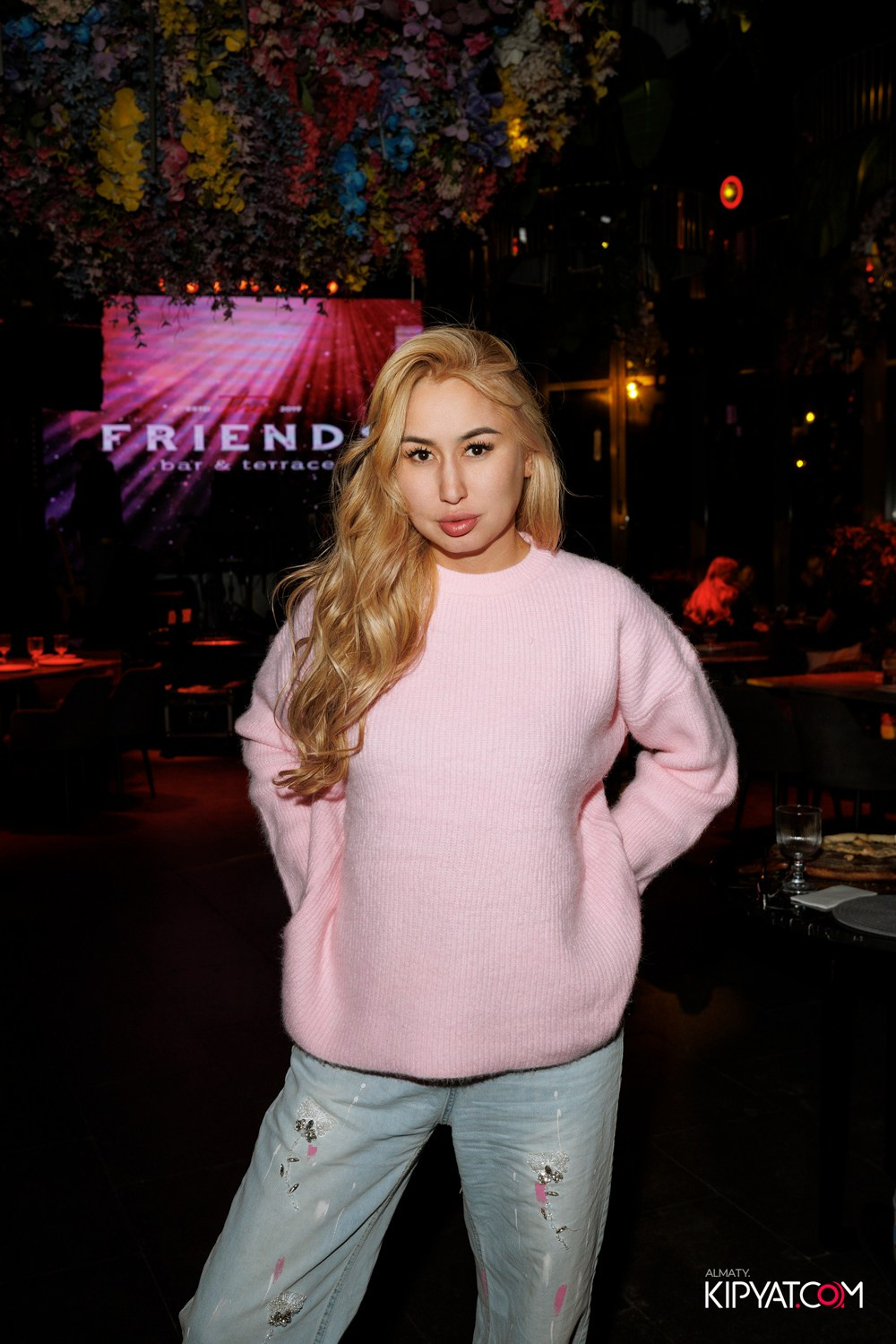 FRIENDS BAR & TERRACE. КИПЯТКОМ АЛМАТЫ! Фотосъемка мероприятий в Алматы