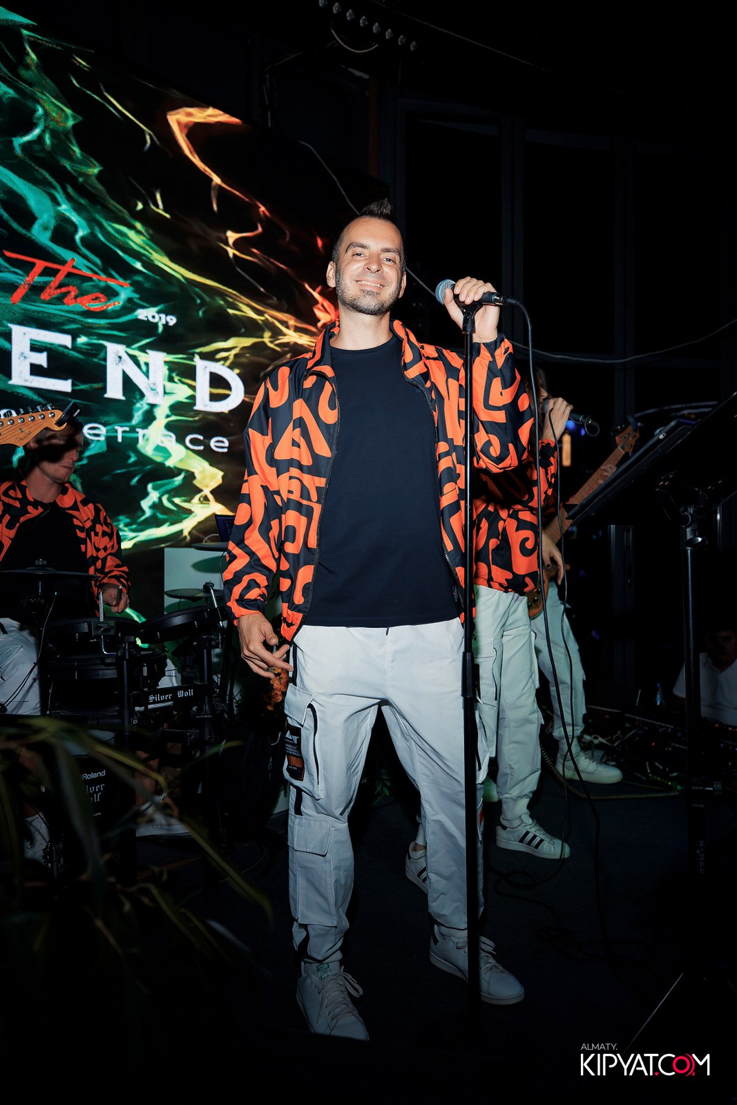 FRIENDS BAR & TERRACE. КИПЯТКОМ АЛМАТЫ!