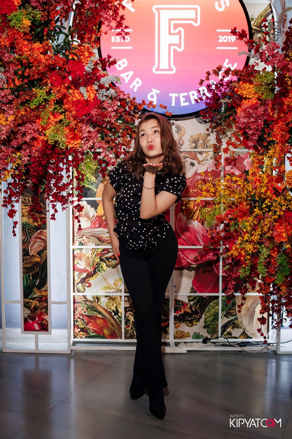 FRIENDS BAR & TERRACE. КИПЯТКОМ АЛМАТЫ! Фотосъемка мероприятий в Алматы
