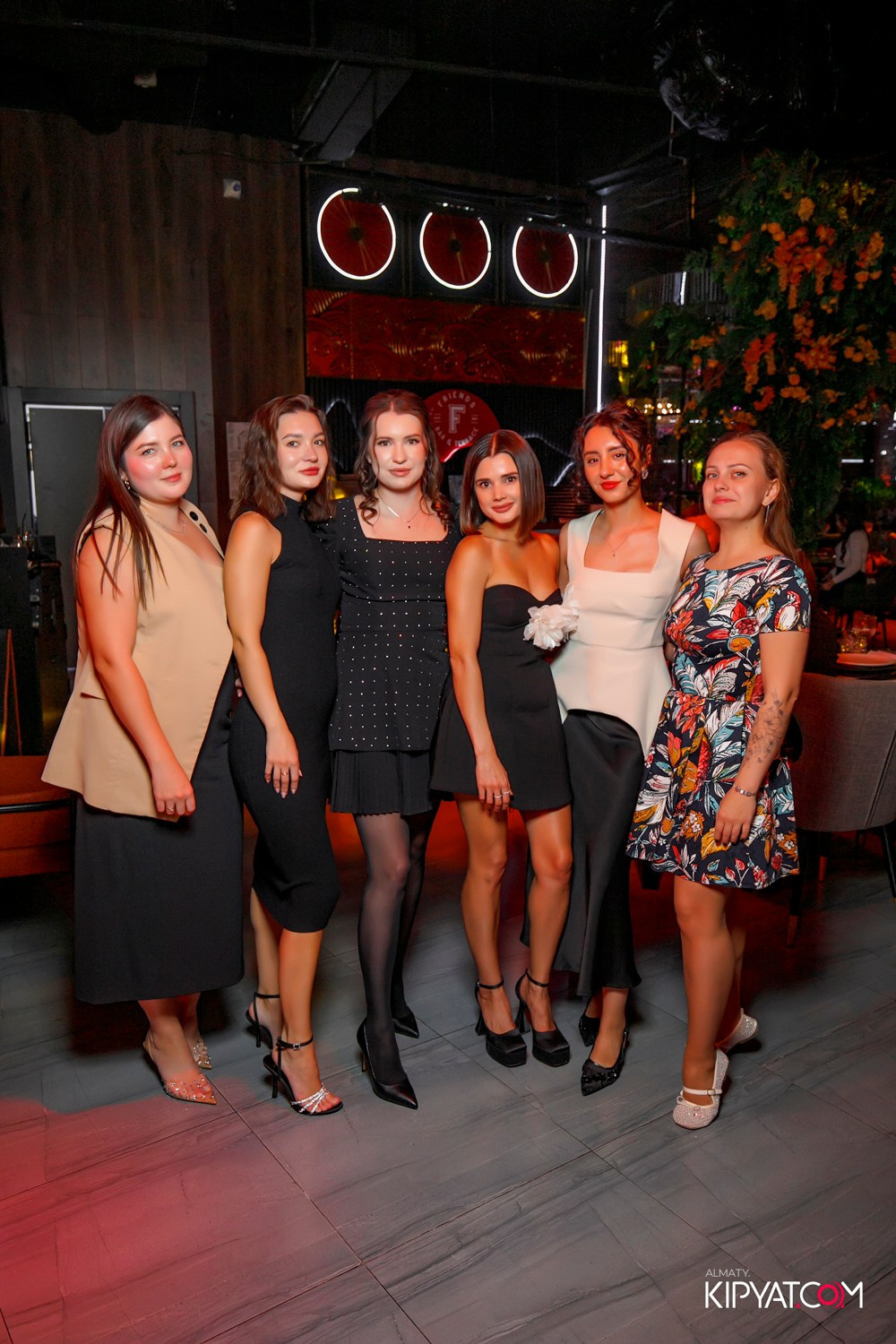 FRIENDS BAR & TERRACE. КИПЯТКОМ АЛМАТЫ! Фотосъемка мероприятий в Алматы