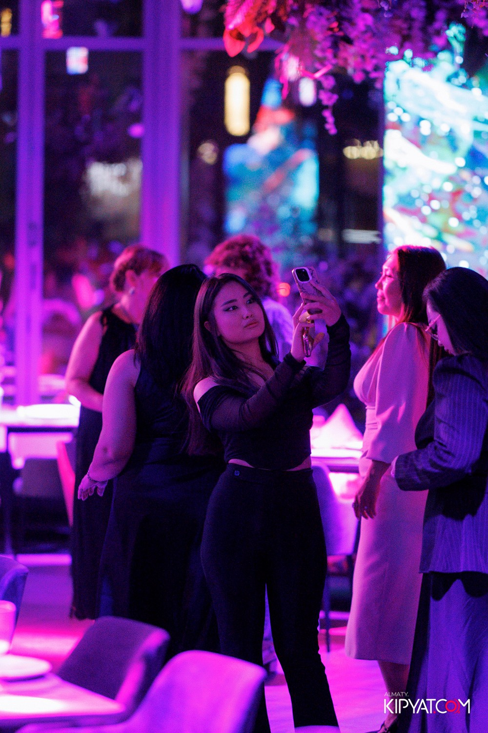 FRIENDS BAR & TERRACE. КИПЯТКОМ АЛМАТЫ! Фотосъемка мероприятий в Алматы