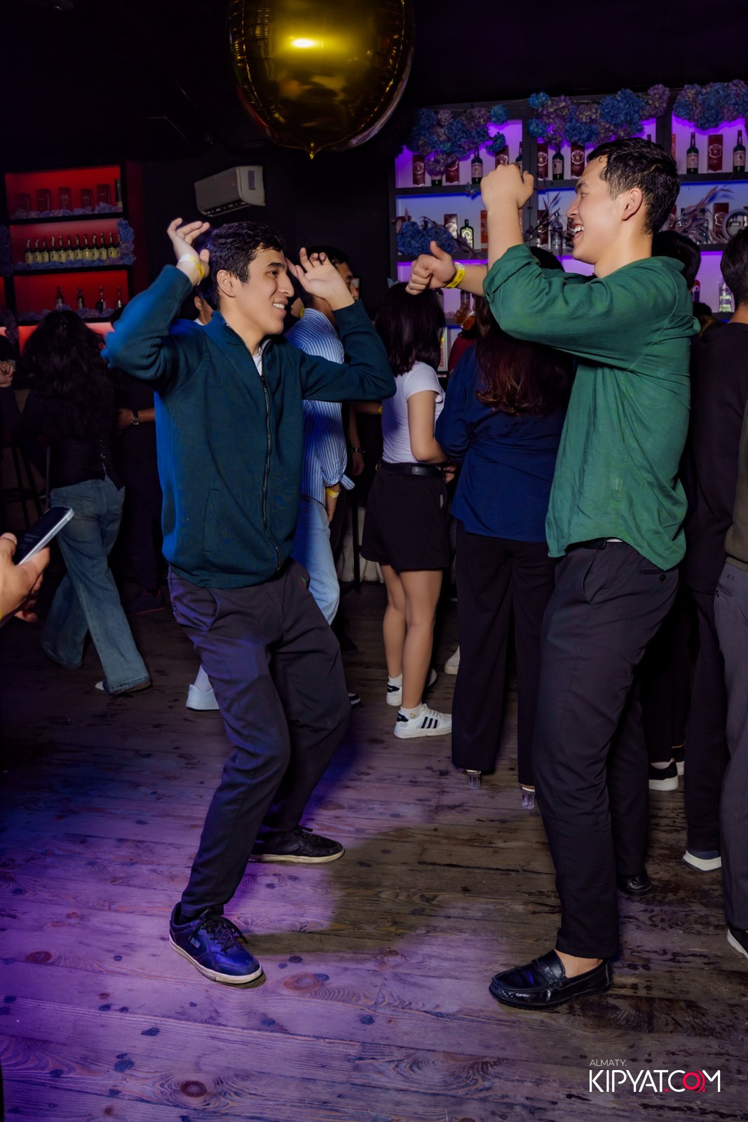 UYAT EMES BAR. КИПЯТКОМ АЛМАТЫ!