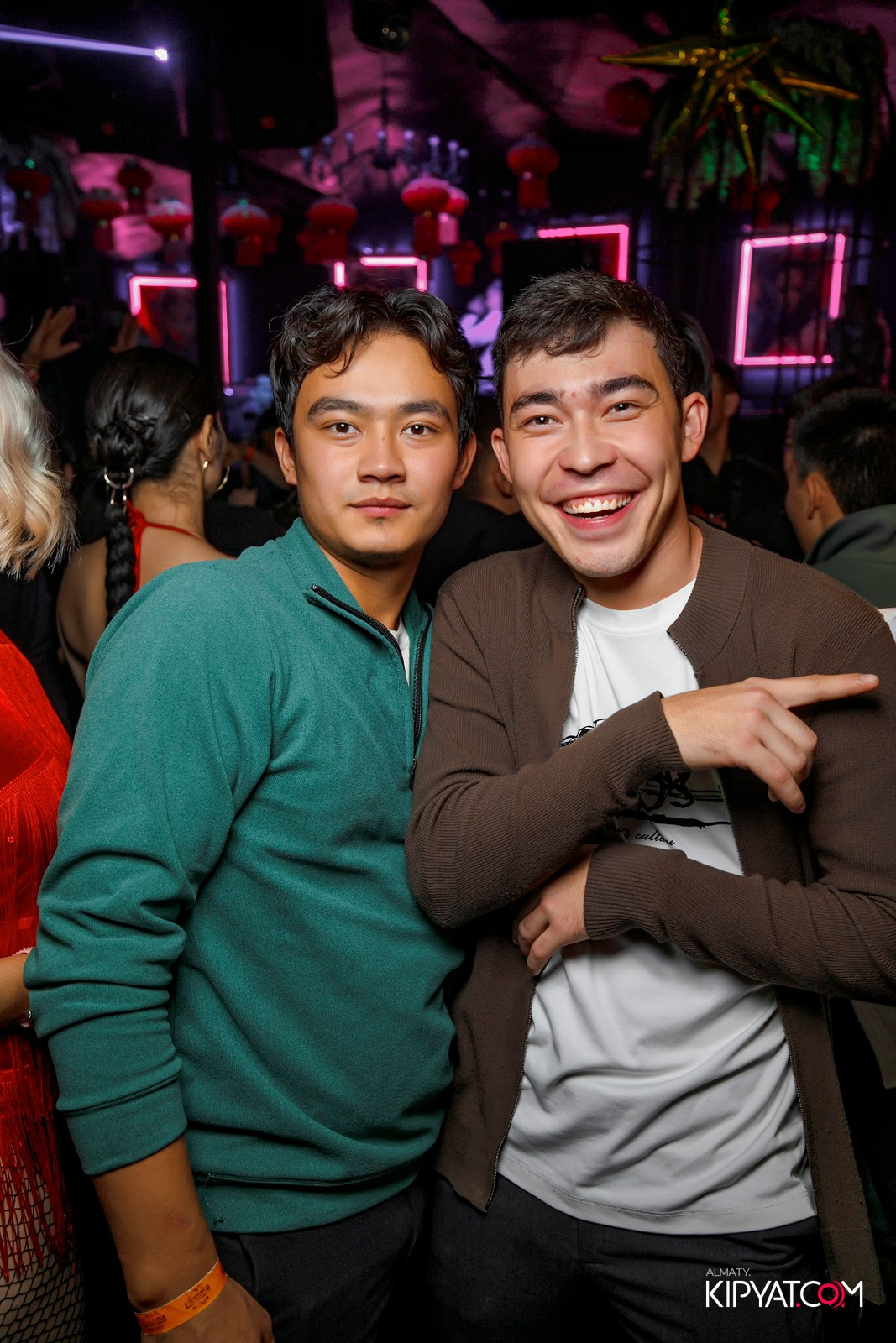 UYAT EMES BAR. КИПЯТКОМ АЛМАТЫ!