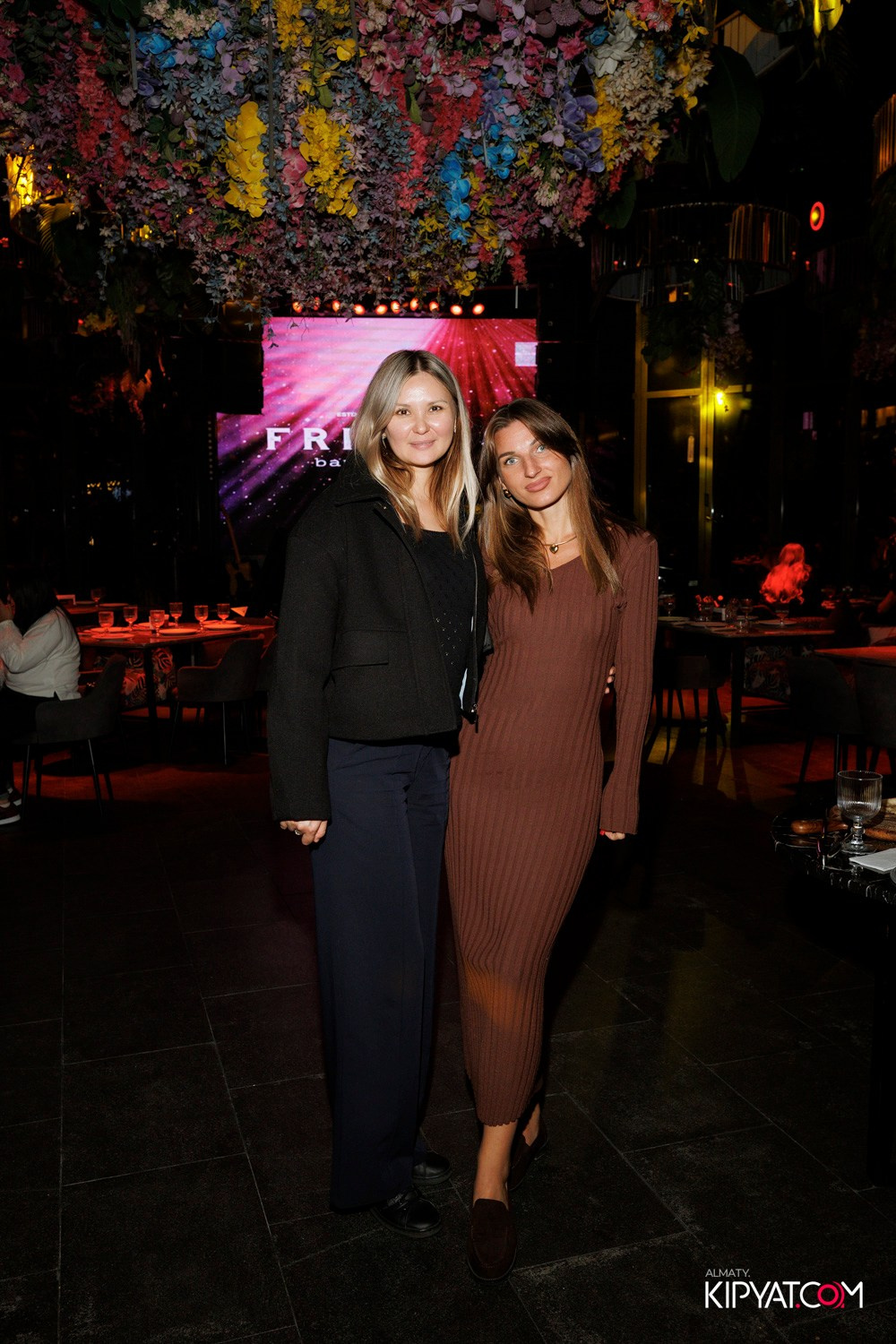 FRIENDS BAR & TERRACE. КИПЯТКОМ АЛМАТЫ! Фотосъемка мероприятий в Алматы