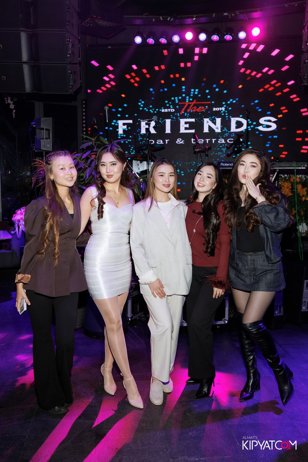 FRIENDS BAR & TERRACE. КИПЯТКОМ АЛМАТЫ! Фотосъемка мероприятий в Алматы