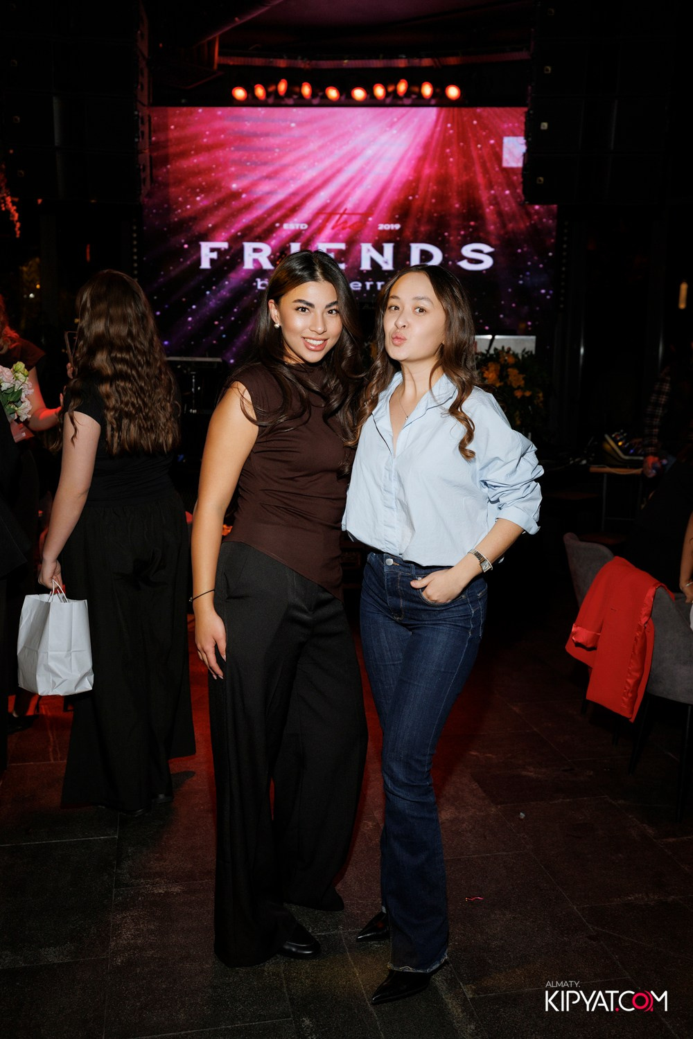 FRIENDS BAR & TERRACE. КИПЯТКОМ АЛМАТЫ! Фотосъемка мероприятий в Алматы