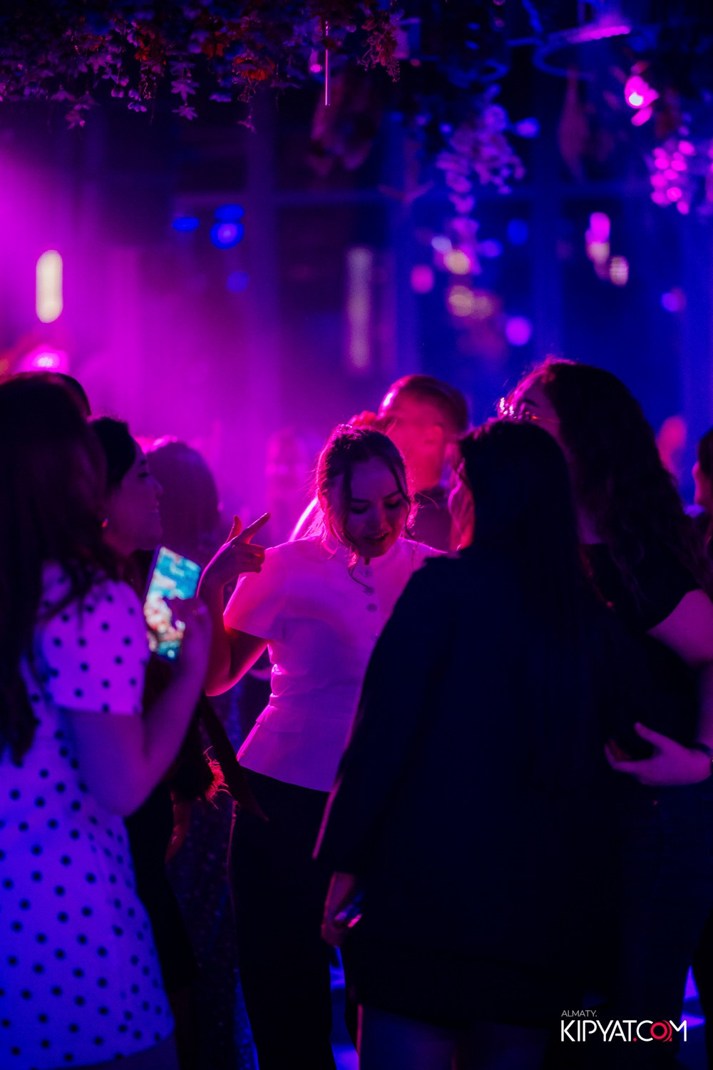 FRIENDS BAR & TERRACE. КИПЯТКОМ АЛМАТЫ! Фотосъемка мероприятий в Алматы