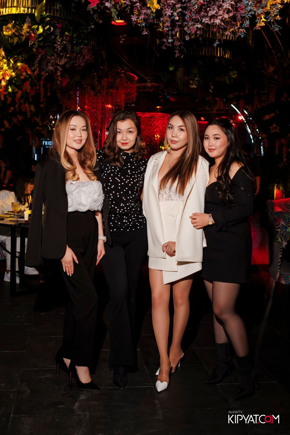 FRIENDS BAR & TERRACE. КИПЯТКОМ АЛМАТЫ! Фотосъемка мероприятий в Алматы