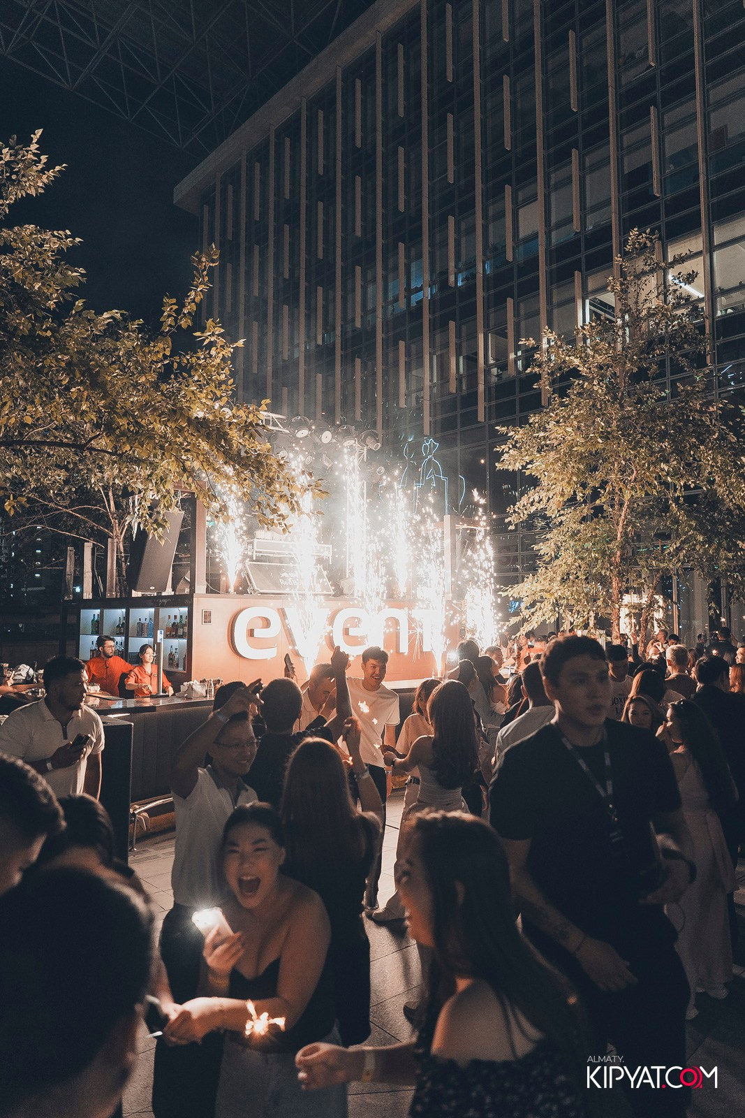 EVENT BAR. КИПЯТКОМ АЛМАТЫ!