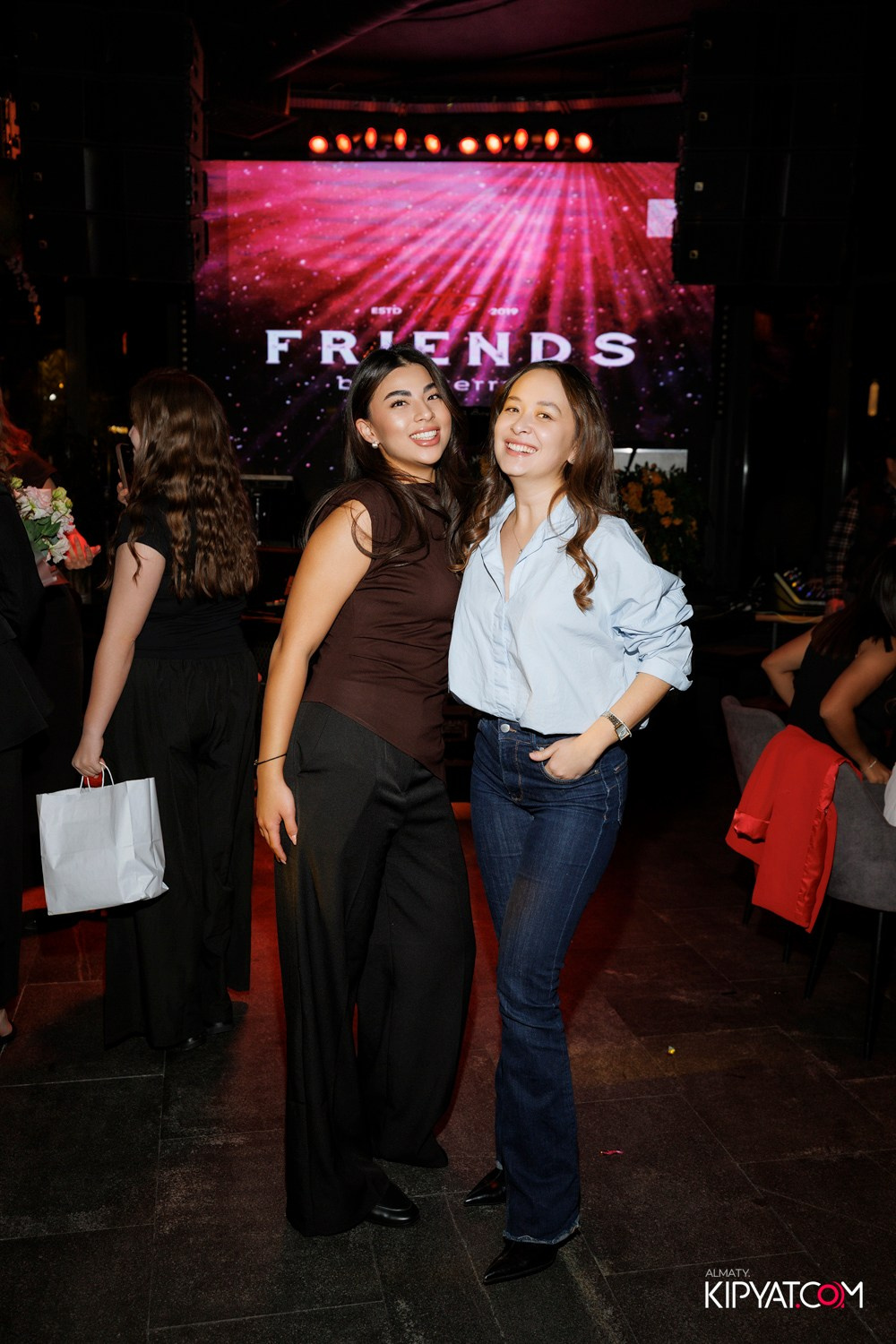 FRIENDS BAR & TERRACE. КИПЯТКОМ АЛМАТЫ! Фотосъемка мероприятий в Алматы