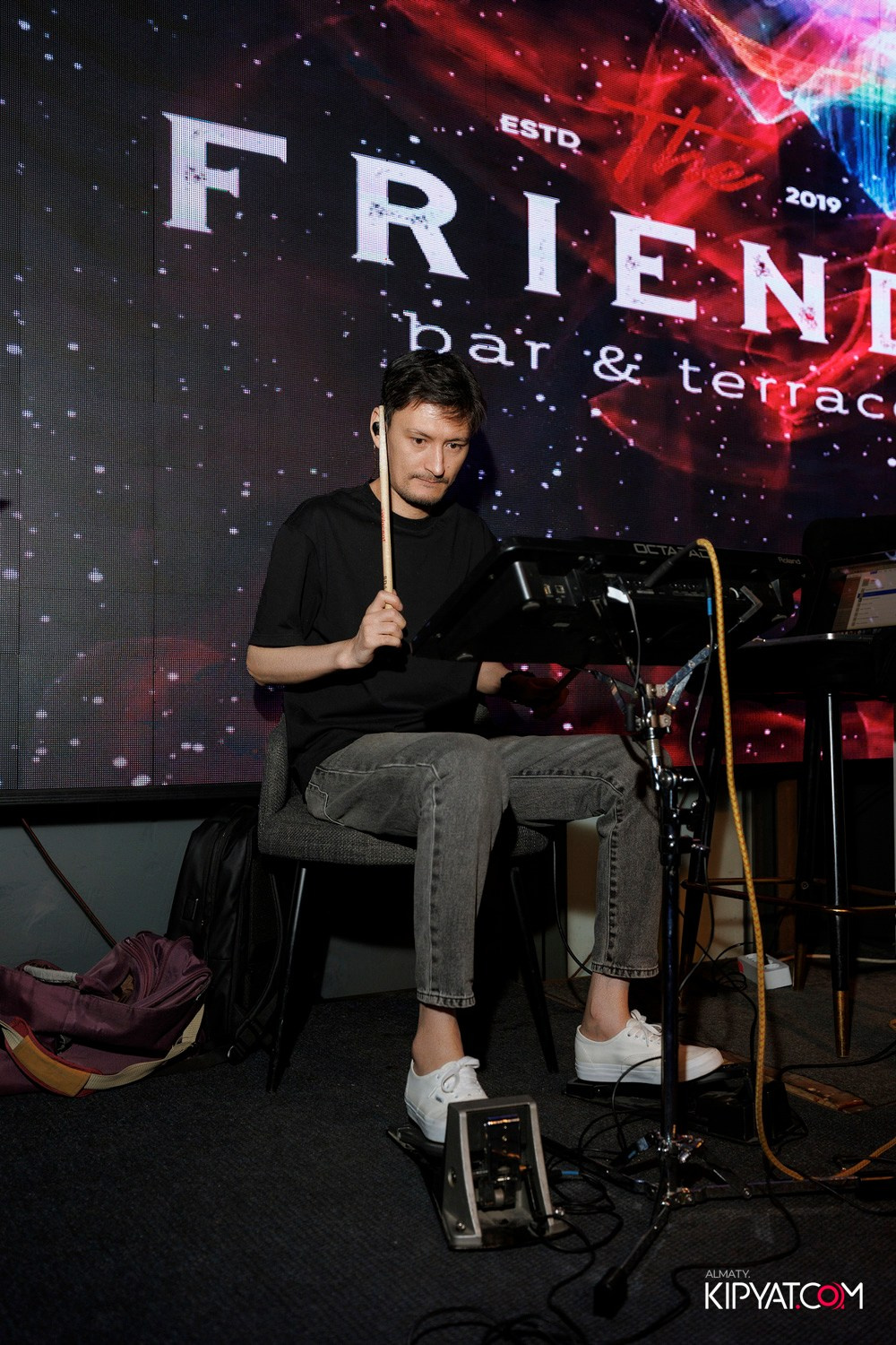 FRIENDS BAR & TERRACE. КИПЯТКОМ АЛМАТЫ! Фотосъемка мероприятий в Алматы
