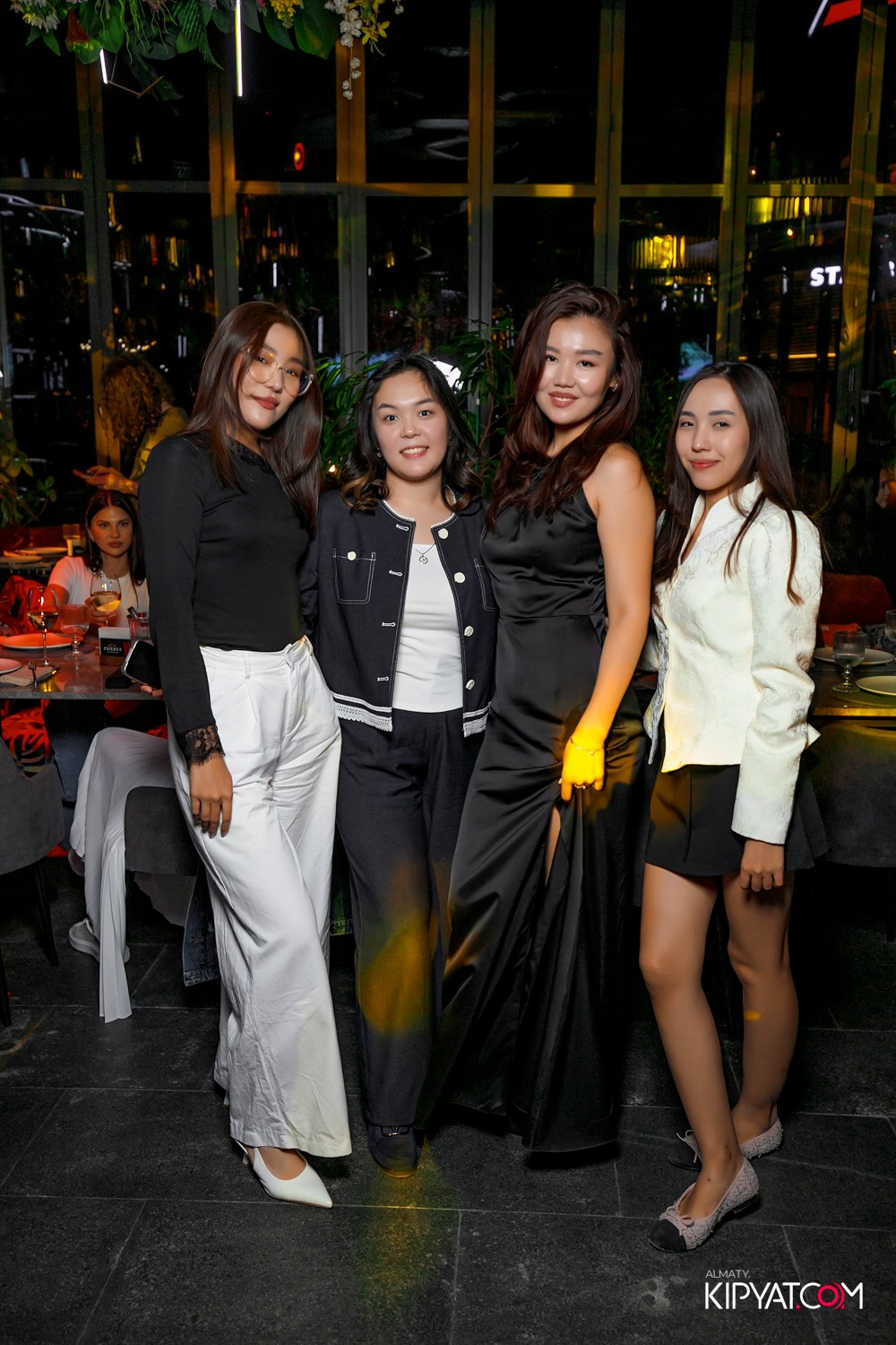 FRIENDS BAR & TERRACE. КИПЯТКОМ АЛМАТЫ! Фотосъемка мероприятий в Алматы