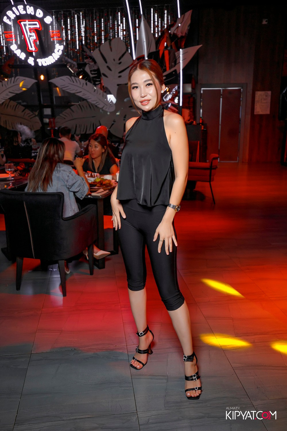 FRIENDS BAR & TERRACE. КИПЯТКОМ АЛМАТЫ! Фотосъемка мероприятий в Алматы