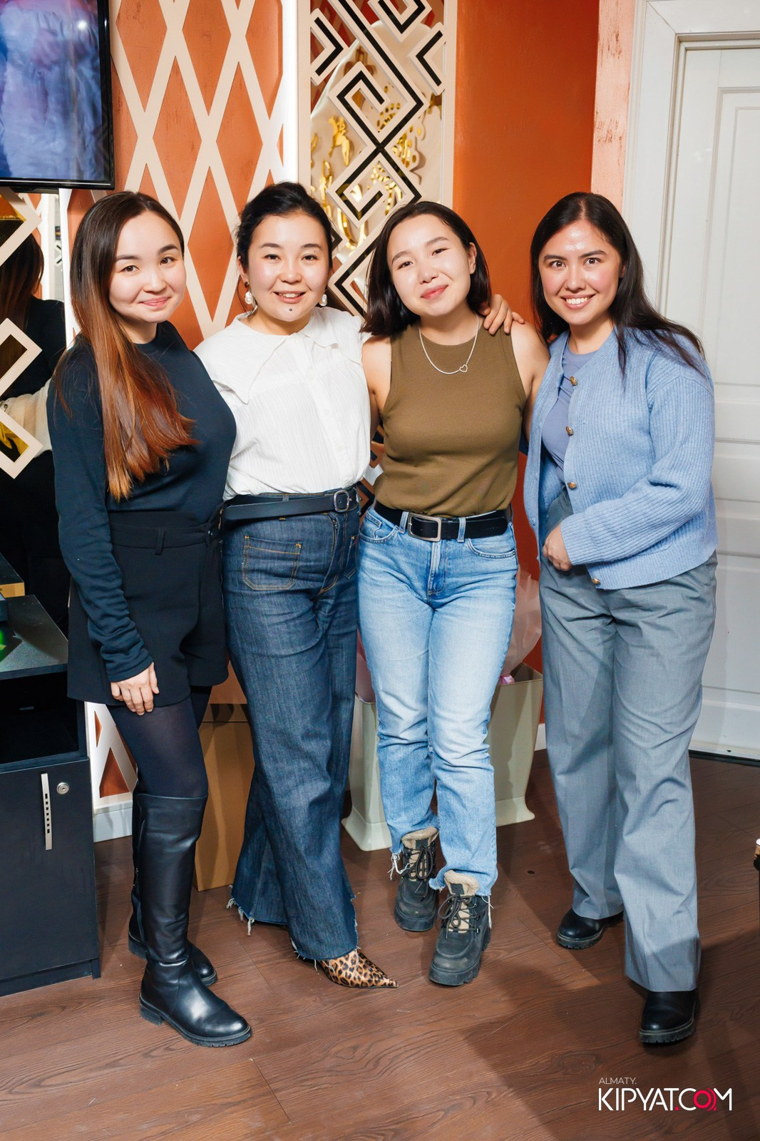 УХО И МЕДВЕДЬ НА ГАГАРИНА. КИПЯТКОМ АЛМАТЫ!