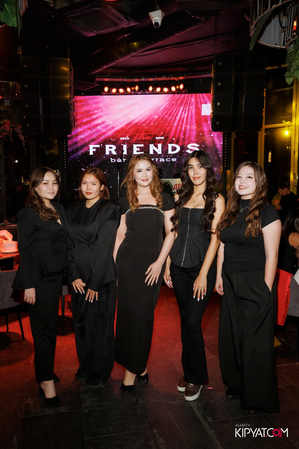 FRIENDS BAR & TERRACE. КИПЯТКОМ АЛМАТЫ! Фотосъемка мероприятий в Алматы