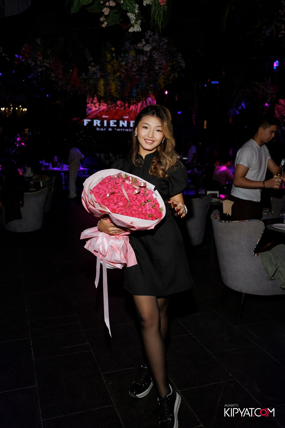 FRIENDS BAR & TERRACE. КИПЯТКОМ АЛМАТЫ! Фотосъемка мероприятий в Алматы