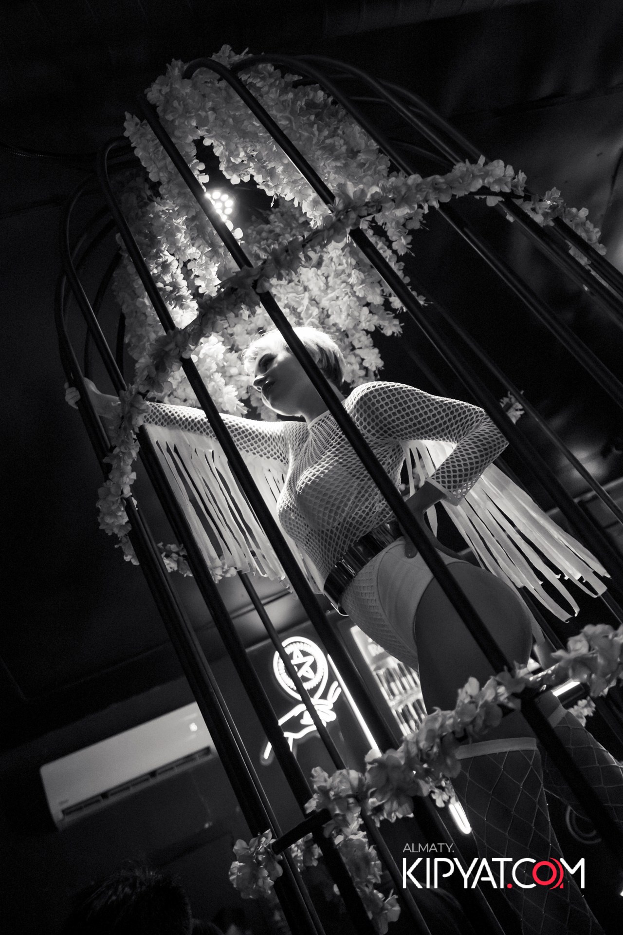 UYAT EMES BAR. КИПЯТКОМ АЛМАТЫ!